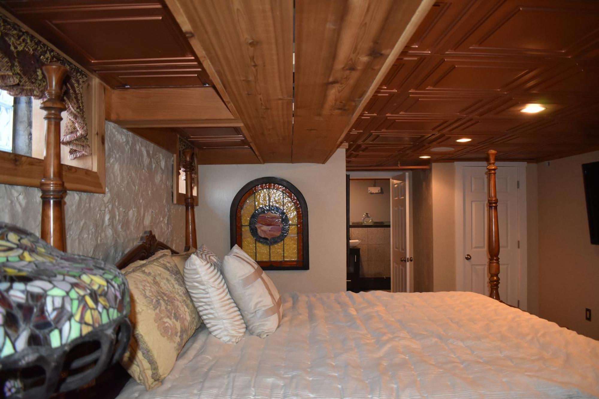 Chateau Medieval Royal Chamber * Connellsville