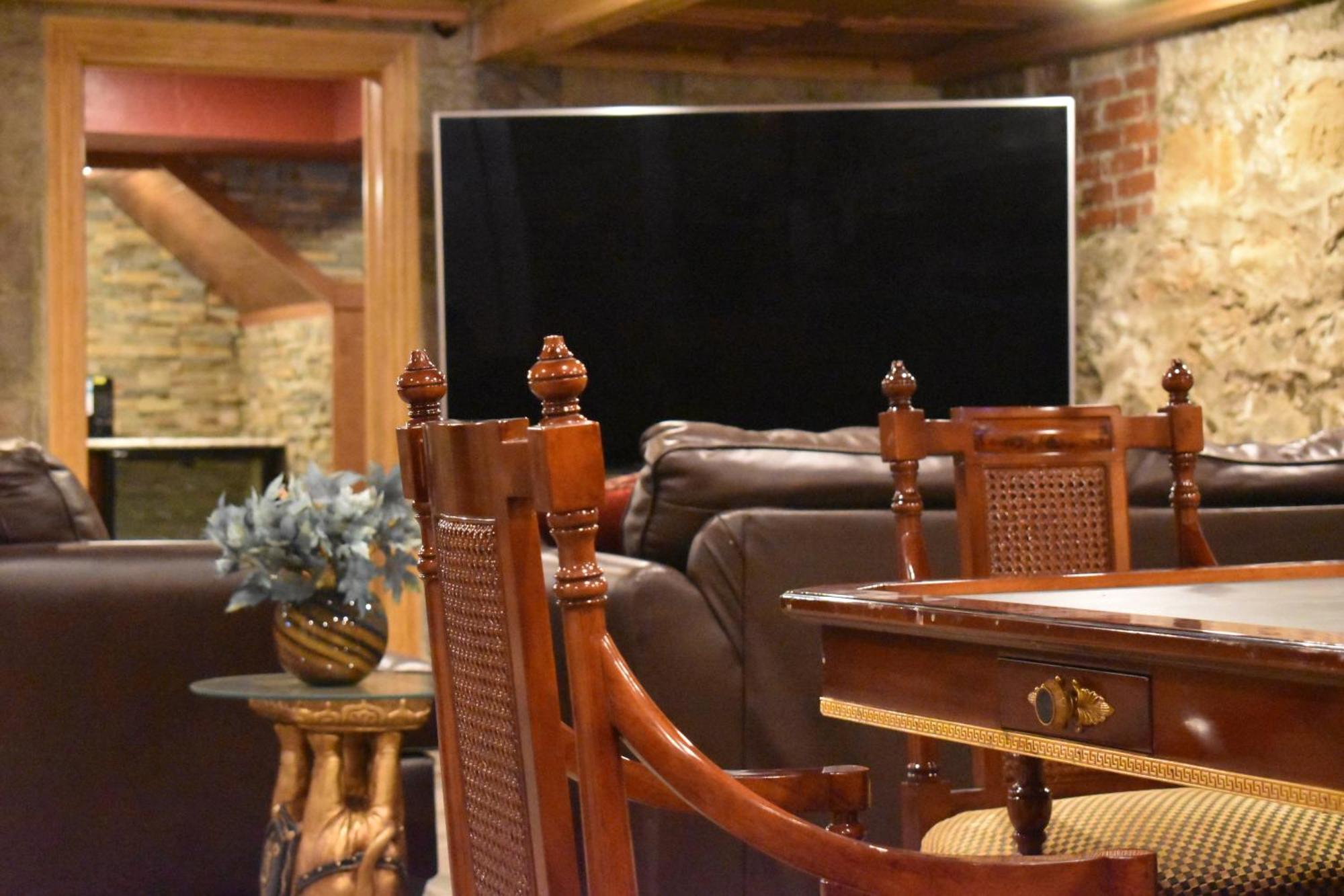 Chateau Medieval Royal Chamber * Connellsville